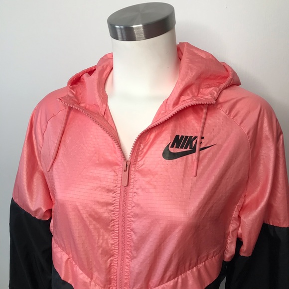 SOLD ❌ Nike Pink & Black Windbreaker - Picture 2 of 8